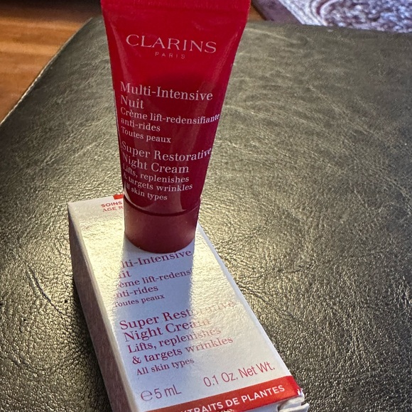 Clarins Super Restorative night Cream 5ml *PRICE FIRM*. - Picture 2 of 8